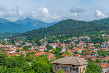 Bulgar kenti Kalofer 'in hava manzarası