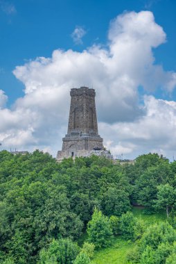 1877-1878 yılları arasında Bulgaristan 'da Shipka Geçidi' nde gerçekleşen savaşı anan Özgürlük Anıtı