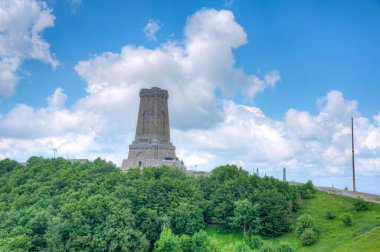 1877-1878 yılları arasında Bulgaristan 'da Shipka Geçidi' nde gerçekleşen savaşı anan Özgürlük Anıtı