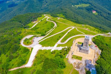 1877-1878 yılları arasında Bulgaristan 'da Shipka Geçidi' nde gerçekleşen savaşı anan Özgürlük Anıtı