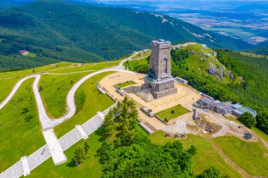 1877-1878 yılları arasında Bulgaristan 'da Shipka Geçidi' nde gerçekleşen savaşı anan Özgürlük Anıtı