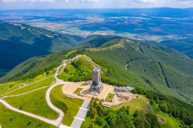 1877-1878 yılları arasında Bulgaristan 'da Shipka Geçidi' nde gerçekleşen savaşı anan Özgürlük Anıtı