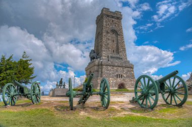 1877-1878 yılları arasında Bulgaristan 'da Shipka Geçidi' nde gerçekleşen savaşı anan Özgürlük Anıtı