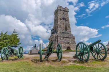 1877-1878 yılları arasında Bulgaristan 'da Shipka Geçidi' nde gerçekleşen savaşı anan Özgürlük Anıtı