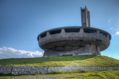 Buzludzha, Bulgaristan, 24 Haziran 2020: Bulgaristan 'ın Buzludzha zirvesinde Bulgar Komünist Partisi Anıtı