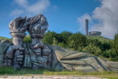 Bulgaristan 'ın Buzludzha zirvesinde Bulgar Komünist Partisi Heykeli