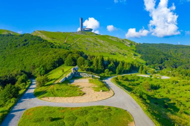 Bulgaristan 'ın Buzludzha zirvesinde Bulgar Komünist Partisi Heykeli