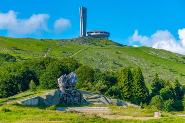 Bulgaristan 'ın Buzludzha zirvesinde Bulgar Komünist Partisi Heykeli