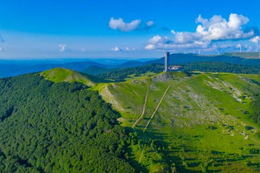 Bulgaristan 'ın Buzludzha zirvesinde Bulgar Komünist Partisi Heykeli