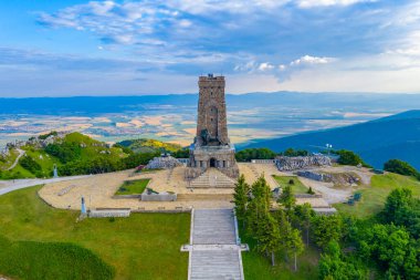 1877-1878 yılları arasında Bulgaristan 'da Shipka Geçidi' nde gerçekleşen savaşı anan Özgürlük Anıtı