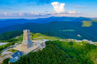 1877-1878 yılları arasında Bulgaristan 'da Shipka Geçidi' nde gerçekleşen savaşı anan Özgürlük Anıtı