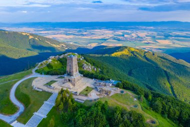 1877-1878 yılları arasında Bulgaristan 'da Shipka Geçidi' nde gerçekleşen savaşı anan Özgürlük Anıtı
