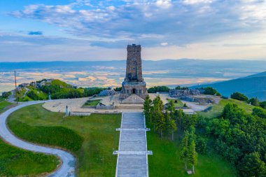 1877-1878 yılları arasında Bulgaristan 'da Shipka Geçidi' nde gerçekleşen savaşı anan Özgürlük Anıtı