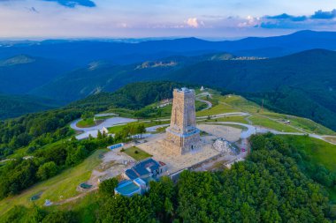 1877-1878 yılları arasında Bulgaristan 'da Shipka Geçidi' nde gerçekleşen savaşı anan Özgürlük Anıtı