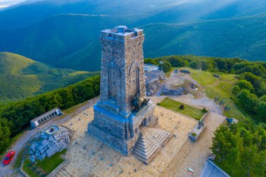 1877-1878 yılları arasında Bulgaristan 'da Shipka Geçidi' nde gerçekleşen savaşı anan Özgürlük Anıtı