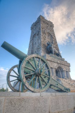 1877-1878 yılları arasında Bulgaristan 'da Shipka Geçidi' nde gerçekleşen savaşı anan Özgürlük Anıtı