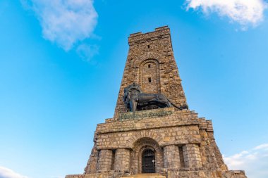 1877-1878 yılları arasında Bulgaristan 'da Shipka Geçidi' nde gerçekleşen savaşı anan Özgürlük Anıtı