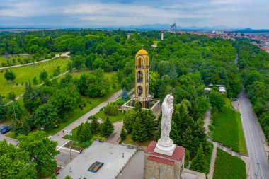 Bulgaristan 'ın Haskovo kentindeki Kutsal Meryem Ana anıtının çan kulesi