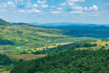 Bulgaristan 'ın Kardzhali kenti yakınlarındaki Doğu Rodopes dağının manzarası