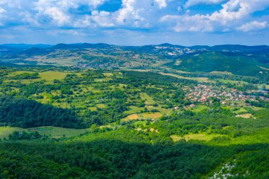 Bulgaristan 'ın Kardzhali kenti yakınlarındaki Doğu Rodopes dağının manzarası