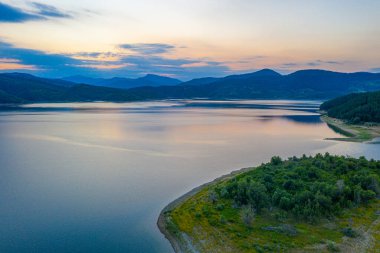 Bulgaristan 'daki Kardzhali barajının hava manzarası
