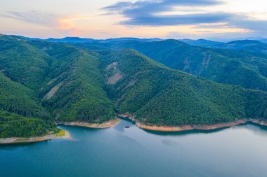 Bulgaristan 'daki Kardzhali barajının hava manzarası
