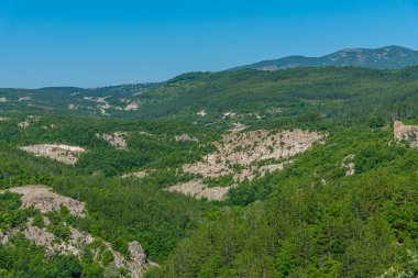 Bulgaristan 'ın Kardzhali kenti yakınlarındaki Doğu Rodopes dağının manzarası