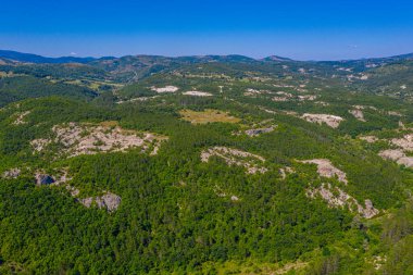 Bulgaristan 'ın Kardzhali kenti yakınlarındaki Doğu Rodopes dağının manzarası