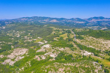 Bulgaristan 'ın Kardzhali kenti yakınlarındaki Doğu Rodopes dağının manzarası