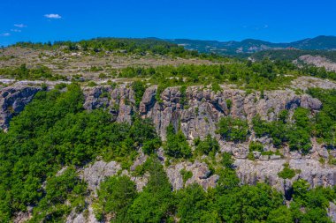 Bulgaristan 'ın Doğu Rhodopes dağlarında küçük bir dere vadisi