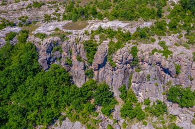 Bulgaristan 'ın Doğu Rhodopes dağlarında küçük bir dere vadisi