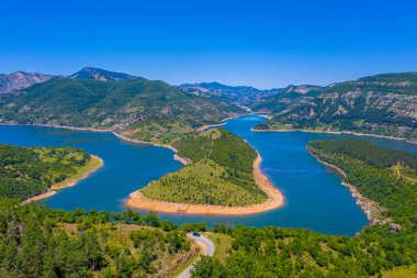 Bulgaristan 'ın Ribartsi köyü yakınlarındaki Arda Nehri' nin kıvrımları