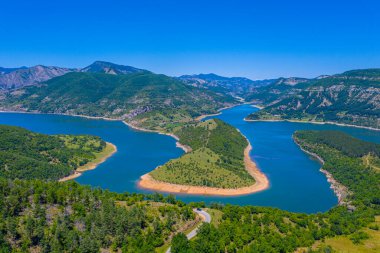 Bulgaristan 'ın Ribartsi köyü yakınlarındaki Arda Nehri' nin kıvrımları