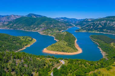 Bulgaristan 'ın Ribartsi köyü yakınlarındaki Arda Nehri' nin kıvrımları