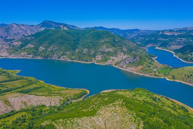 Bulgaristan 'ın Ribartsi köyü yakınlarındaki Arda Nehri' nin kıvrımları