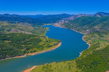 Bulgaristan 'ın Ribartsi köyü yakınlarındaki Arda Nehri' nin kıvrımları