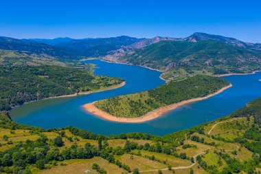 Bulgaristan 'ın Ribartsi köyü yakınlarındaki Arda Nehri' nin kıvrımları