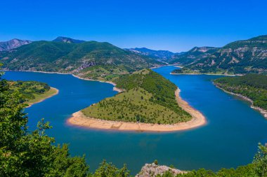 Bulgaristan 'ın Ribartsi köyü yakınlarındaki Arda Nehri' nin kıvrımları