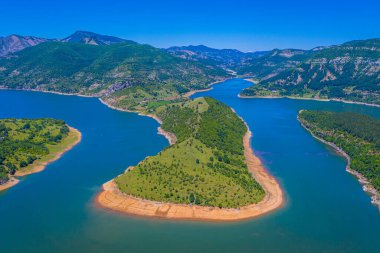 Bulgaristan 'ın Ribartsi köyü yakınlarındaki Arda Nehri' nin kıvrımları