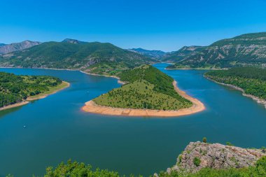 Bulgaristan 'ın Ribartsi köyü yakınlarındaki Arda Nehri' nin kıvrımları