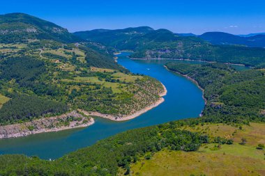 Bulgaristan 'ın Ribartsi köyü yakınlarındaki Arda Nehri' nin kıvrımları