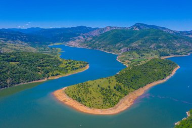 Bulgaristan 'ın Ribartsi köyü yakınlarındaki Arda Nehri' nin kıvrımları