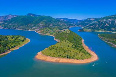 Bulgaristan 'ın Ribartsi köyü yakınlarındaki Arda Nehri' nin kıvrımları