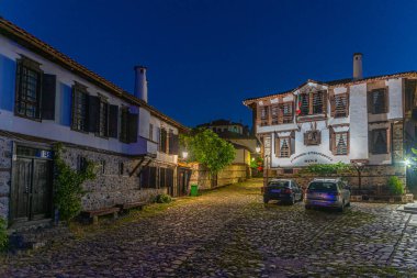 Bulgaristan 'ın Zlatograd kentindeki Etnoğrafya kompleksindeki tarihi müze (Kiril alfabesiyle yazılmış)