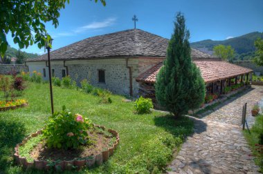 Bulgaristan 'ın Zlatograd kentindeki Tanrı' nın Annesi Kilisesi 'nin Yatakhanesi