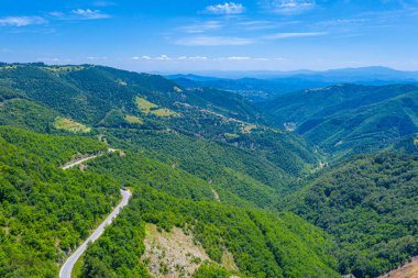 Bulgaristan 'ın Smoljan kenti yakınlarındaki Doğu Rodopes dağının manzarası
