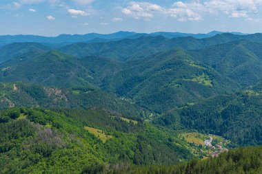 Bulgaristan 'ın Smoljan kenti yakınlarındaki Doğu Rodopes dağının manzarası