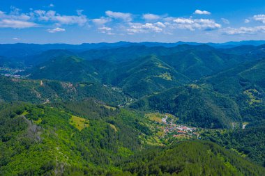 Bulgaristan 'ın Smoljan kenti yakınlarındaki Doğu Rodopes dağının manzarası