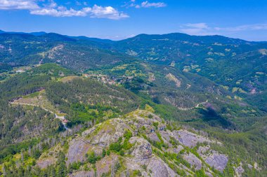 Bulgaristan 'ın Rodos dağlarındaki Momchilova krepost kalesi