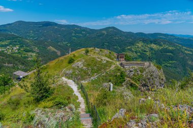 Bulgaristan 'ın Rodos dağlarındaki Momchilova krepost kalesi
